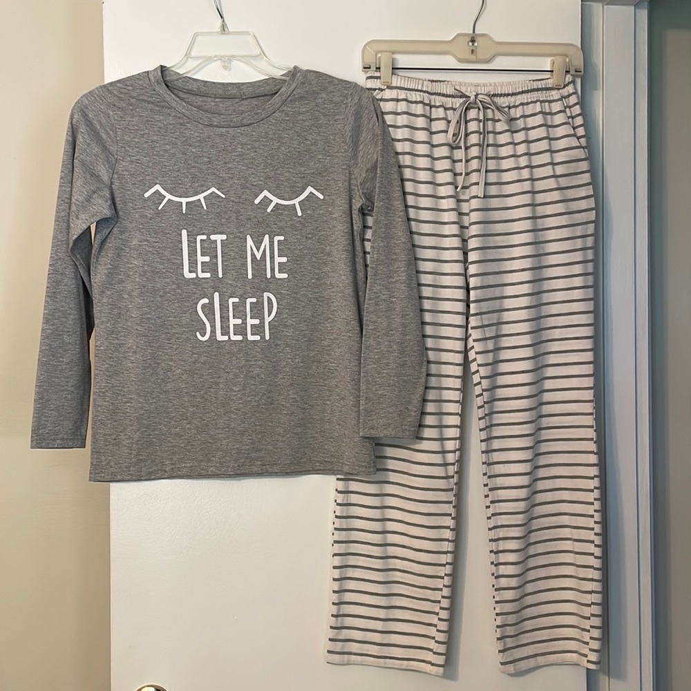 Women’s Long Sleeve Pajamas Set Solid Top And Striped pants Soft Pjs Set.